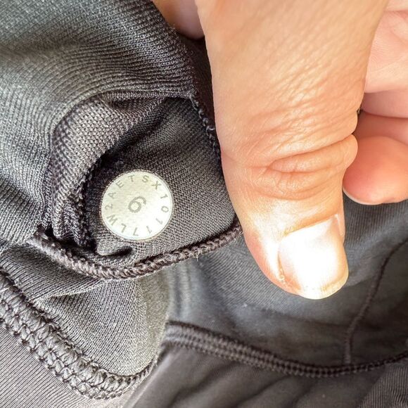 Lululemon athletica Women's Black Invigorate Mesh Racerback Bra Size 6 - Picture 7 of 7